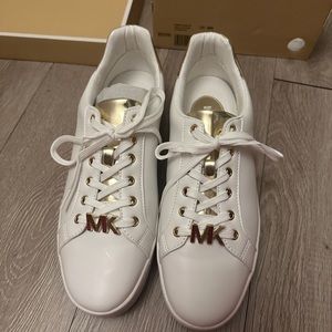 Michael kors brand new poppy lace up tennis shoes white size 9